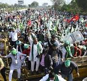 सरकार के खिलाफ          नर  नाबालिक स्वादिष्ट बाल वाटिका गोइंग 36 से 48 महीने के चकाचक ९ जवान       की हुंकार ...