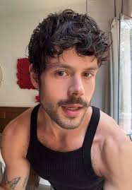 Chava Fresca: Morra Delgada, Atrevida, y Carismática