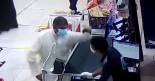 لا أظن أن من كتب هذا عن كمبوديا ملما حقا بما كتب أو ربما فقط على طريقة الأهواء فبعض المعلومات صحيحة والبعض الآخر غير صحيح البتة أنا مقيم منذ 18 سنة. ÙˆØ²ÙŠØ±Ø© Ø§Ù„Ù‡Ø¬Ø±Ø© ØªØ¹Ù„Ù† Ø¥Ù„Ù‚Ø§Ø¡ Ø§Ù„Ù‚Ø¨Ø¶ Ø¹Ù„Ù‰ Ø§Ù„Ù…Ø¹ØªØ¯ÙŠ Ø¹Ù„Ù‰ Ø§Ù„Ø´Ø§Ø¨ Ø§Ù„Ù…ØµØ±ÙŠ Ø§Ù„Ù…Ù‚ÙŠÙ… Ø¨Ø§Ù„ÙƒÙˆÙŠØª Ù…ÙˆØ¬Ø² Ù†ÙŠÙˆØ²