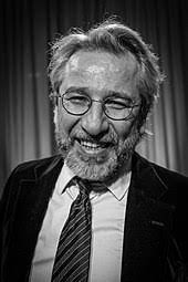 + cumhuriyet gazetesi genel yayın yönetmeni can dündar, 15 temmuz darbe girişimine ilişkin mesajlarını gazetesinden değil twitter'daki hesabından paylaştı. Can Dundar Wikipedia