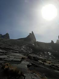 Gempa yang telah meragut 18 orang pendaki gunung kinabalu juga turut mematah satu puncak gunung kinabalu yang di kenali sebagai donkey ears peak. Donkey S Ear Peak Breaks After The Mount Kinabalu Borneo Facebook