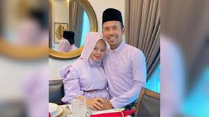Shuib berkata ibunya ada menghubunginya. Q8t1ldq6tualom