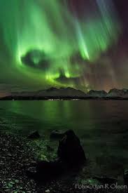 Het prachtige noorderlicht kennen we natuurlijk allemaal vanuit de landschappen in het afgelegen noorden op onze wereld. 900 Ideeen Over Noorderlicht In 2021 Noorderlicht Lucht Natuur