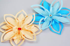 In Dieser Bastelanleitung Lernst Du Wie Du Dekorative Papier Blumen Selber Machen Kannst Jetzt Pa Blumen Basteln Papierblumen Selber Machen Diy Papierblumen