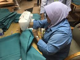 Pakaian yang kami pakai mempunyai sejarah mereka sendiri terima kasih kepada pereka. Pereka Fesyen Terkenal Bergabung Tenaga Membantu Frontliners Ini Yang Patut Kita Contohi Hijabista