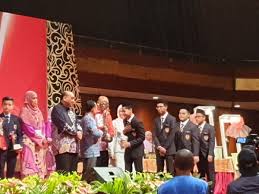 Debat piala perdana menteri 2018: Wan Syamsul Amly ×'×˜×•×•×™×˜×¨ Sekolah Dato Abdul Razak Sdar Seremban Hari Ini Muncul Juara Pertandingan Akhir Bahas Piala Perdana Menteri Ppm Ke 46 Kategori Bahasa Melayu Dengan Mengalahkan Sekolah Sultan Alam Shah Sas