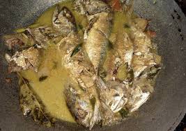 Sebenerny ini masak dadakan aja…karena badan lg ngak enak habis vaksin hari selasa kemarin,liat ke kulkas di freezer ada kepala ikan mas dan ikan patin…kepikiran deh buat gulai tauco,kebetulan ini gulai kesukaan suami😉 Langkah Mudah Resep Ikan Kembung Tauco Enak