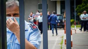 Ha le sue carceri, la sua amministrazione penitenziaria, i suoi tribunali, magistrati e consiglio superiore della magistratura annesso. Arrestati I Poliziotti Accusati Dei Pestaggi Nel Carcere Di Santa Maria Capua Vetere Il Dubbio