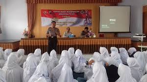Smk negeri 1 bangil 2018. Ratusan Siswa Smk Negeri 1 Petarukan Ikuti Sosialisasi Penerimaan Polri 2018 Mediakita