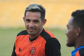 Lelang jersey akan dilakukan koordinatoriat pssi pers dan sejumlah klub liga 1 untuk membantu untuk episode pertama, jersey milik penggawa persib, kim kurniawan dilelang dengan harga awal. Persiraja Banda Aceh Vivagoal Com