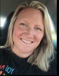 Hi!! Can anyone make me a business professional headshot pretty please?