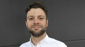 Frank Schram's Instagram, Twitter & Facebook