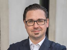 Ansprechpartnerinnen und Ansprechpartner