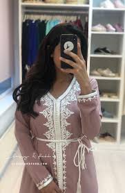 Robe de soirée arabe sont compatibles avec de nombreux autres accessoires tels que des pochettes et des chaussures qui exaltent vos looks étincelants. Daniya Classy Fabb Moroccan Dress Dress Neck Designs Abaya Designs