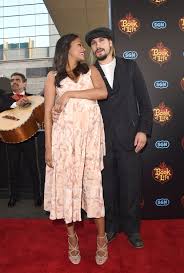 Her husband is in full agreement on this matter. Zoe Saldana S Husband Took Her Last Name So What Cnn