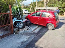 L'incidente sabato verso le ore 15 lungo il menaré a san vendemiano. Fondi Incidente Tra Un Auto E Uno Scooter Un Ferito Grave A Fondi