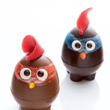 Chocolat de qualité et livraison de vous pouvez commander vos chocolats pour pâques sur notre boutique en ligne et choisissez la livraison à domicile ou en point relais en 24h ou à la date de votre choix. Chocolat De Paques 2017 Notre Selection D Oeufs Poules Cloches Et Lapins L Express Styles