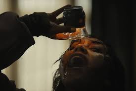 'A Morte do Demônio' evoca relação abusiva com 'gore' em novo filme