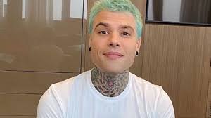 Fabio volo ha reso molto celebre in italia il testo farfalle del poeta brasiliano mario quintana. Fabio Volo Su Fedez La Beneficenza Si Fa In Silenzio