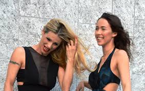 Aurora ha postato il video su instagram. Aurora Ramazzotti La Clamorosa Confessione Sessuale La Prima Volta A 18 Anni Al Compleanno Di Mamma Libero Quotidiano