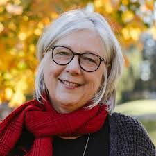 Karen Yoder's Instagram, Twitter & Facebook