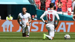 Aktueller kader england , spielplan, ergebnisse, liveticker, news und gerüchte. England Geht Gegen Kroatien Aufs Knie Applaus Und Pfiffe Fur Aktion Gegen Rassismus Eurosport