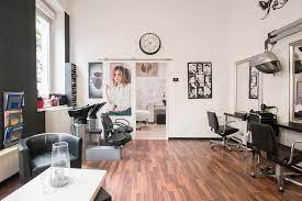 Hier wird ihr individueller look, passend zu ihrem lifestyle kreiert! Beauty Salon Roya Kosmetikstudio In Friedrichstadt Dusseldorf Treatwell