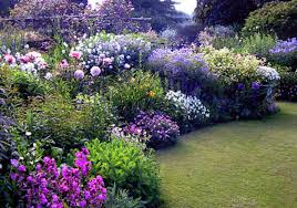 Garden blooms might look delicate and pretty, but they also play a vital role in the functioning of our ecosystems. 35 Super Beautiful Flower Garden Ideas You Have To Build One In You Home Yard Decoredo Beautiful Flowers Garden Beautiful Gardens Garden Flowers Perennials