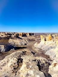 Some of the most dramatic chalk formations in the badlands are accessible to the public at little jerusalem badlands state park in logan the cluster of pinnacles, hoodoos, and canyonland known as little jerusalem is owned by the nature conservancy (tnc), which partners with the. Little Jerusalem Badlands State Park Avanturistic
