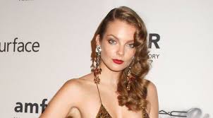 Eniko mihalik pictures, articles, and news. Mukereskedo Rabolta El Mihalik Eniko Szivet Borsonline