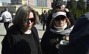 Libuše šafránková dosáhla nesmírné popularity především tím, jak ztvárnila roli popelky, která přes veškerá příkoří, jež jí působí macecha a nevlastní sestra, vybojuje lásku prince pavla trávníčka. Prehlidka Dlouho Nevidenych Hvezd Abrham Sestry Safrankovy Jelinkova Narozny Ci Skopal Expres Cz