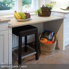 Abgesenkte Arbeitsflache Unter Dem Fenster Kuche Landhausstil Kuche Holzboden Haus Kuchen