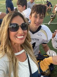 Chilly weekend games call for football sweatshirts! And isn't this one a  beauty?😍