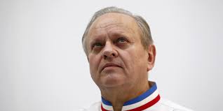 , il achète un local et monte son restaurant. Joel Robuchon Chef Cuisinier Francais Le Plus Celebre Au Monde Est Mort