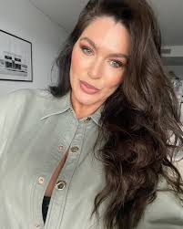 Hayley Dutton's Instagram, Twitter & Facebook