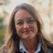 Lucinda Dunlap's Instagram, Twitter & Facebook