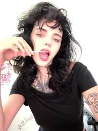 xowieologist (@xowieundercover)'s video of Hair Rollers On Short Hair