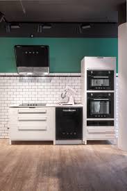 Discover inspiration for your industrial kitchen remodel or upgrade with ideas for storage, organization, layout and decor. Industrial Kitchen Neu In Hamburg Und Koln Kuchenplaner Magazin