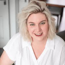 Andrea Barras's Instagram, Twitter & Facebook