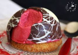 Demi Sphere Mousse Framboise Coque Deux Chocolats La Marmite A M Alice Mousse Framboise Recette Dessert Gateaux Et Desserts