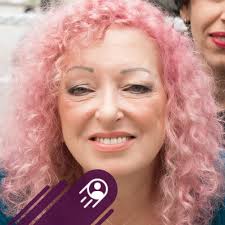 הכירו את גברת רביע: סבתא שתלטנית שמטפלת בזוגות