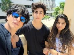 Shahrukh khan was born on 2 november 1965 in new delhi, india. Shahrukh Khan Son And Daughter Suhana Shahrukh Khan Family Shahrukh Khan Bollywood Actors
