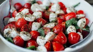 Tomate Mozzarella Salat Ein Rezept Fur Den Italienischen Salat Utopia De Tomaten Mozzarella Salat Mozzarella Salat Tomate Mozzarella