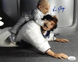 Check out our breaking stories on hollywood's hottest stars! Verne Troyer Signed Austin Powers Mini Me 8x10 Fight Photo Jsa Rsa