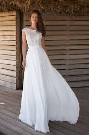 Eine verdeckte knopfleiste потайна́я застё́жка. Brautmode Brautkleider Fur Koln Ihr Brautgeschaft Nahe Koln