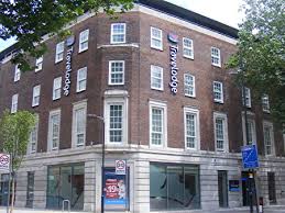 Like most hotels in central london very few have parking facilities. Travelodge London Waterloo