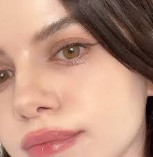 Fawn Brown's Instagram, Twitter & Facebook