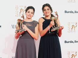 Mar 17, 2017 · in 2015, yusra mardini and her sister sara saved themselves and the fellow refugees on their dinghy by jumping into the freezing aegean sea and swimming the boat to safety. Netflix Producing A Film On Syrian Refugees Turned Olympians Yusra And Sarah Mardini