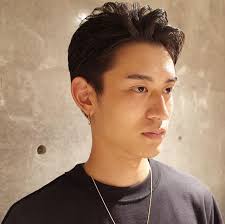 刈り上げ 過ぎず にすっきりと ラフに仕上げた男らしいオールバックショート すっきり短くしたいけど 肌が透けるような刈り上げはちょっと という方もいらっしゃいますよね そんな方には 程よく 甘め に刈り上げたショートスタイルがおすすめ