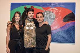 La academia latina de la grabación reconocerá la trayectoria de joaquín sabina, fito páez, martinho da vila, emmanuel, sheila e. Martin Paez El Hijo De Fito Y Cecilia Roth Expuso Su Arte Y Concedio Su Primera Nota Infobae